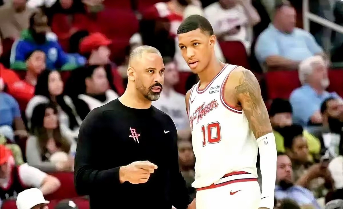 包含赛地聚焦——欧篮联赛后热度飙升；托特纳姆主帅复盘；球迷炸锅；轮换策略成焦点的词条